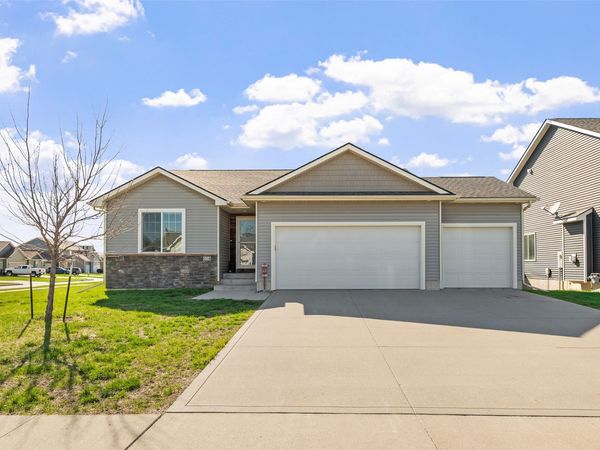 614 Lincoln Street NE, Bondurant, IA 50035