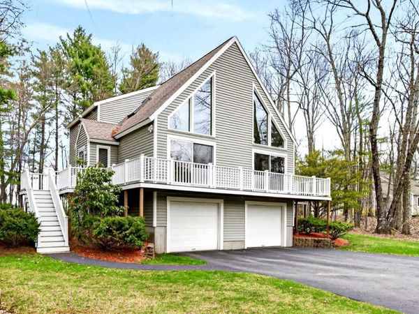 12 Snowflake Lane, Londonderry, NH 03053