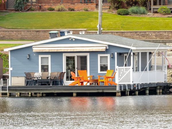 1258 Lakeside Drive, Harveys Lake, PA 18618