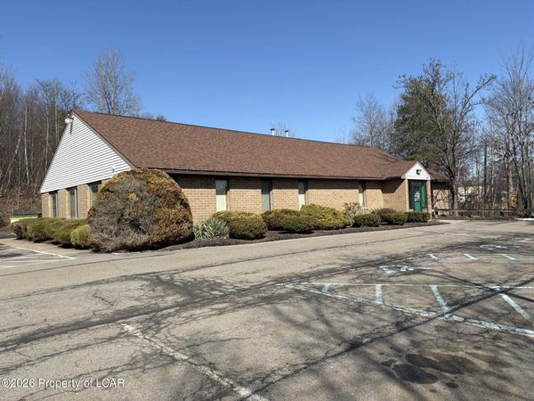 3 Oak Center , Laflin, PA 18702