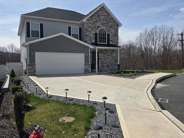 16 Anna Drive, Hanover Township, PA 18702