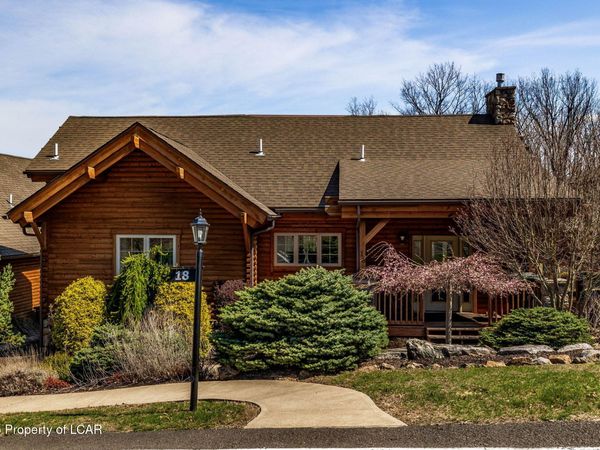 18 Sugarloaf Lane, Hazleton, PA 18202