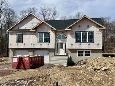 227 Mountain Road, Drums, PA 18222