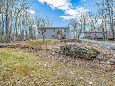 239 Deer Run Drive, Hawley, PA 18428