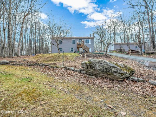 239 Deer Run Drive, Hawley, PA 18428