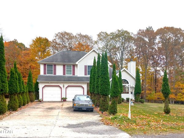 25 COLONY Drive, Hazleton, PA 18202