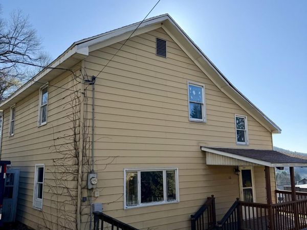 10 Stauffer Avenue, Macungie, PA 18246