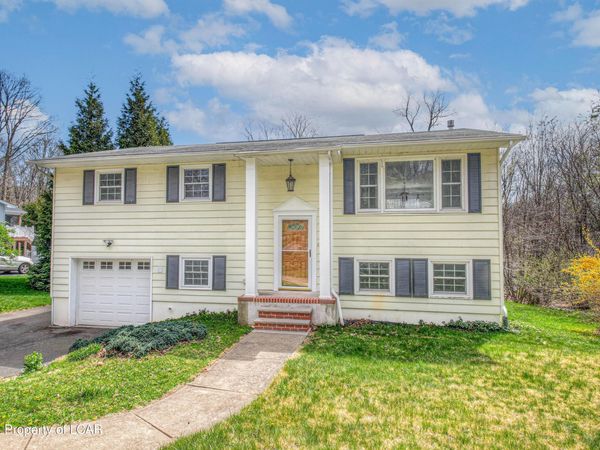 12 Mystic Drive, Mountain Top, PA 18707