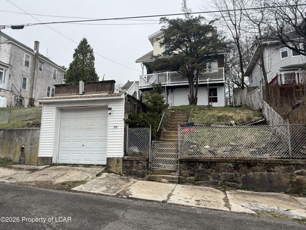 215 Ohio Avenue, Shenandoah, PA 17976