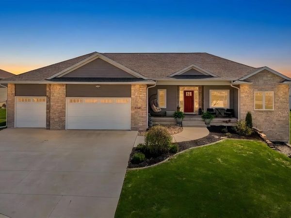 2040 Stone Creek Cir, North Liberty, IA 52317