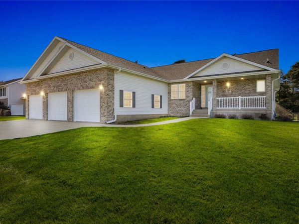 610 Kaitlynn Avenue , Anamosa, IA 52005