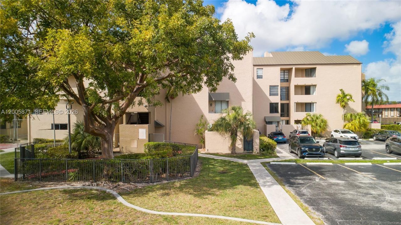 10500 SW 108th Ave , Unit B414, Miami, FL 33176 Photo