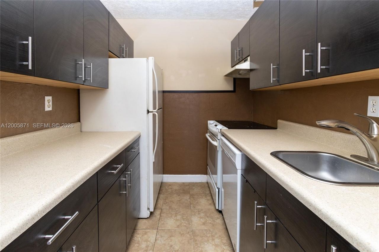 10500 SW 108th Ave , Unit B414, Miami, FL 33176 Photo