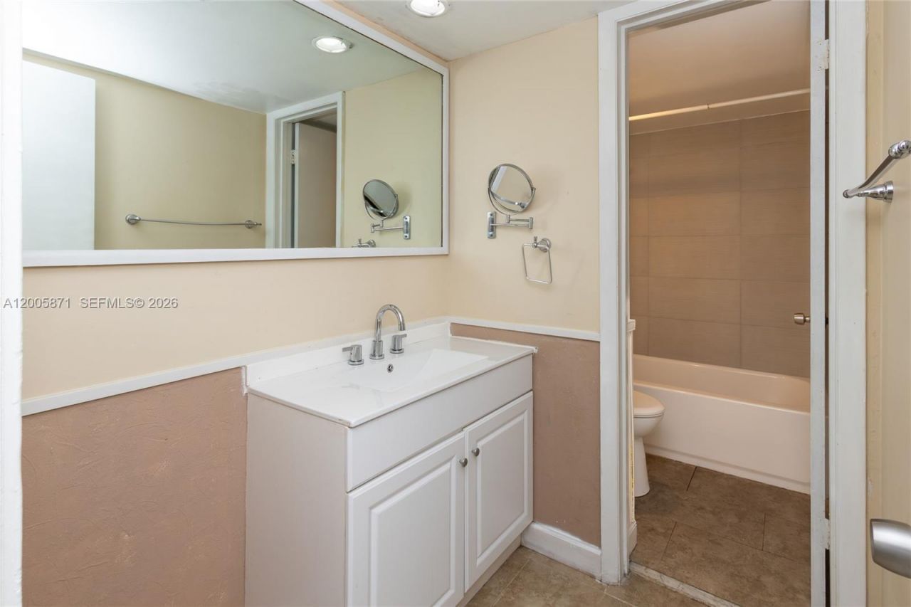 10500 SW 108th Ave , Unit B414, Miami, FL 33176 Photo