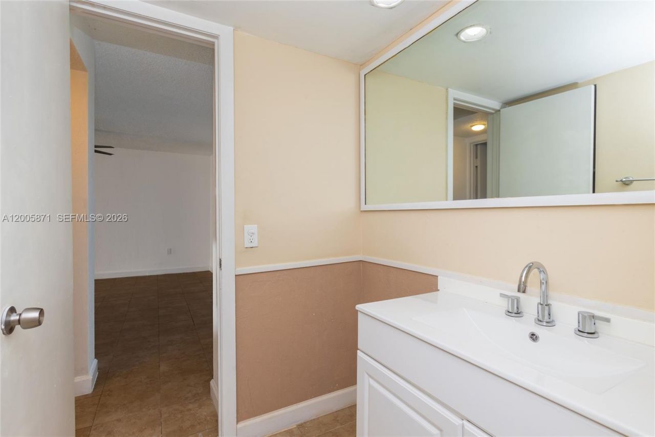 10500 SW 108th Ave , Unit B414, Miami, FL 33176 Photo