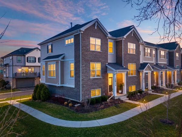 30W130 Wheeler Circle , Warrenville, IL 60563