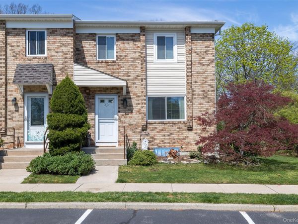 83 Town House Drive , Massapequa Park, NY 11762