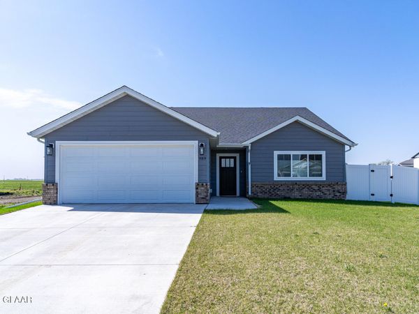 989 DAVID Drive , Grand Forks, ND 58201