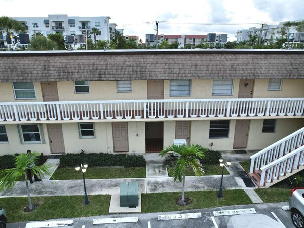 1204 S Lake Drive E, Unit 3, Lantana, FL 33462