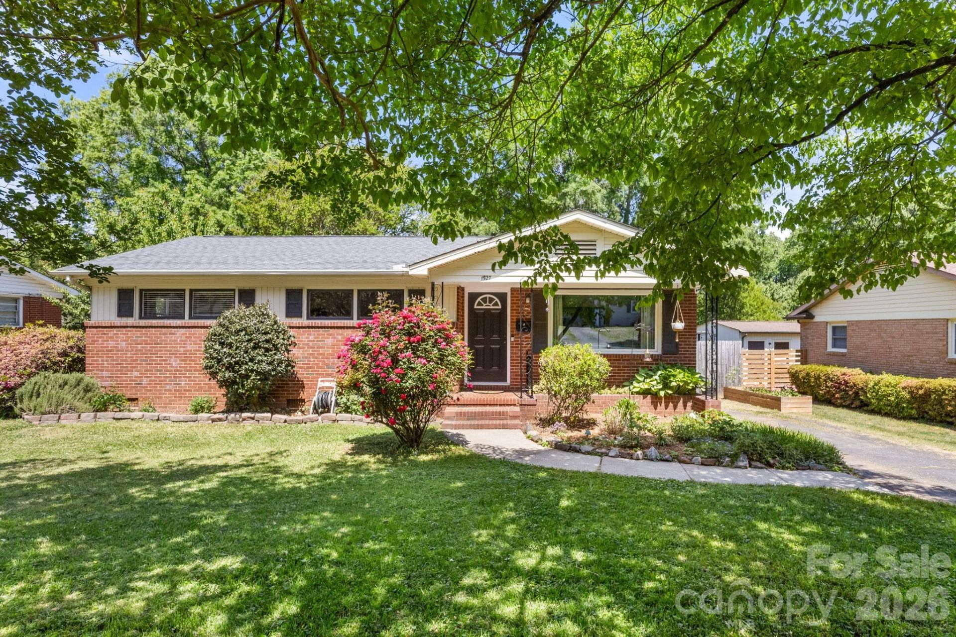 1527 Woodhill Lane, Charlotte, NC 28205 Main Photo