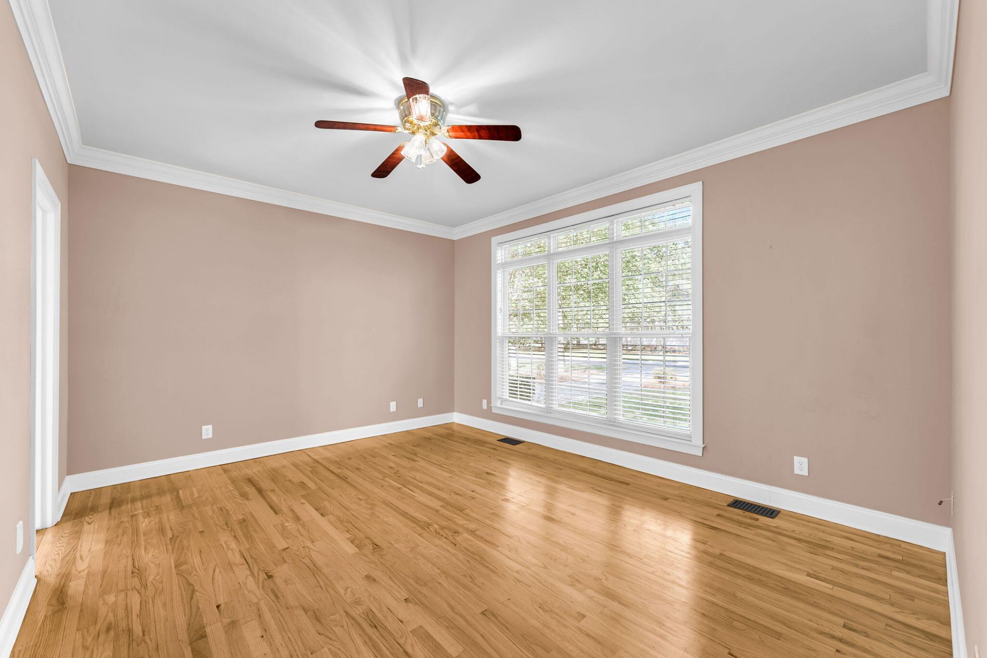 4220 Meadowbrook Court Photo 16