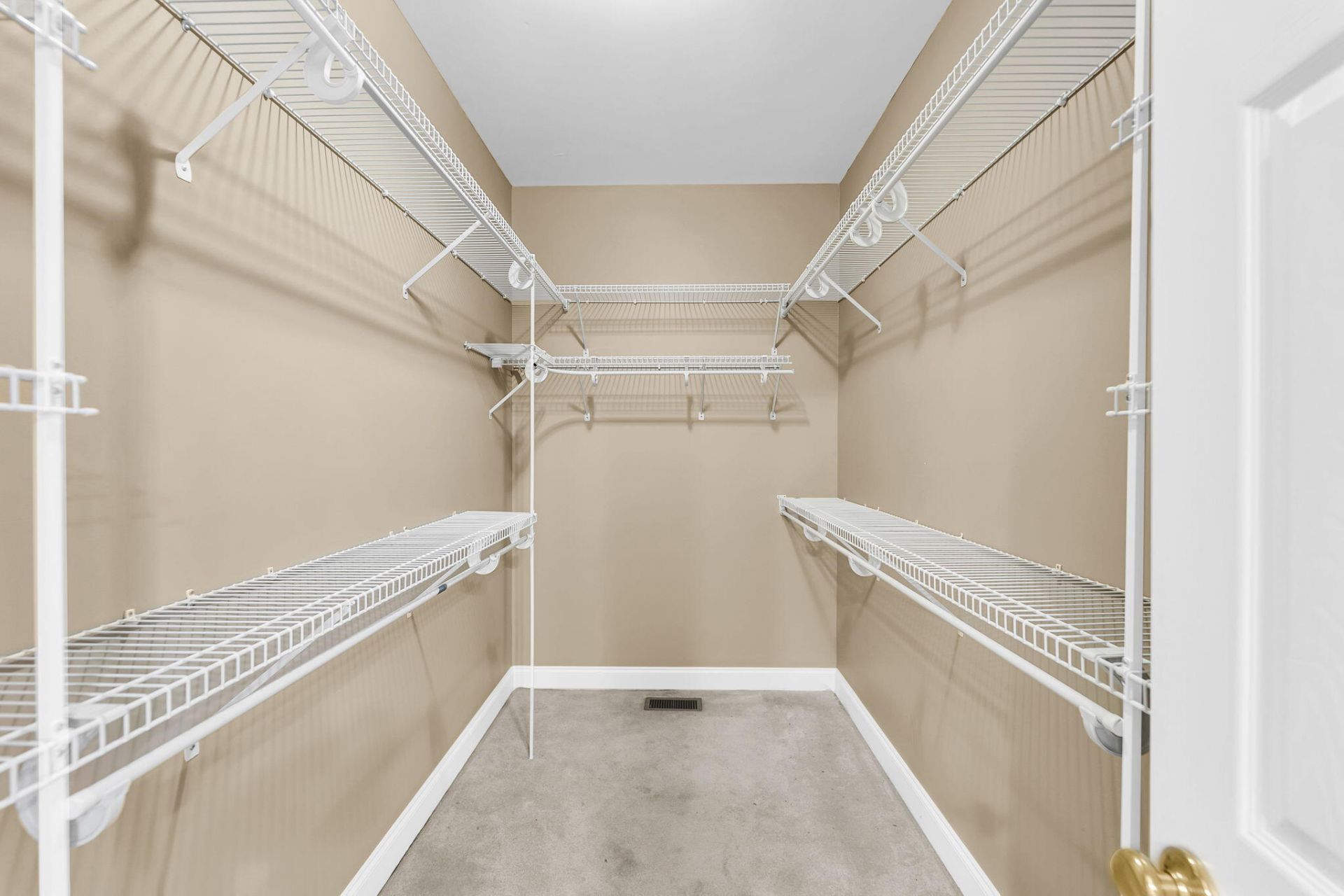 4220 Meadowbrook Court Photo 19