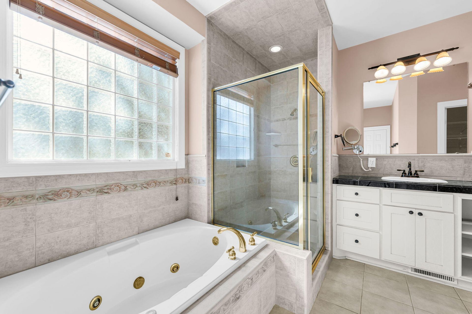 4220 Meadowbrook Court Photo 20