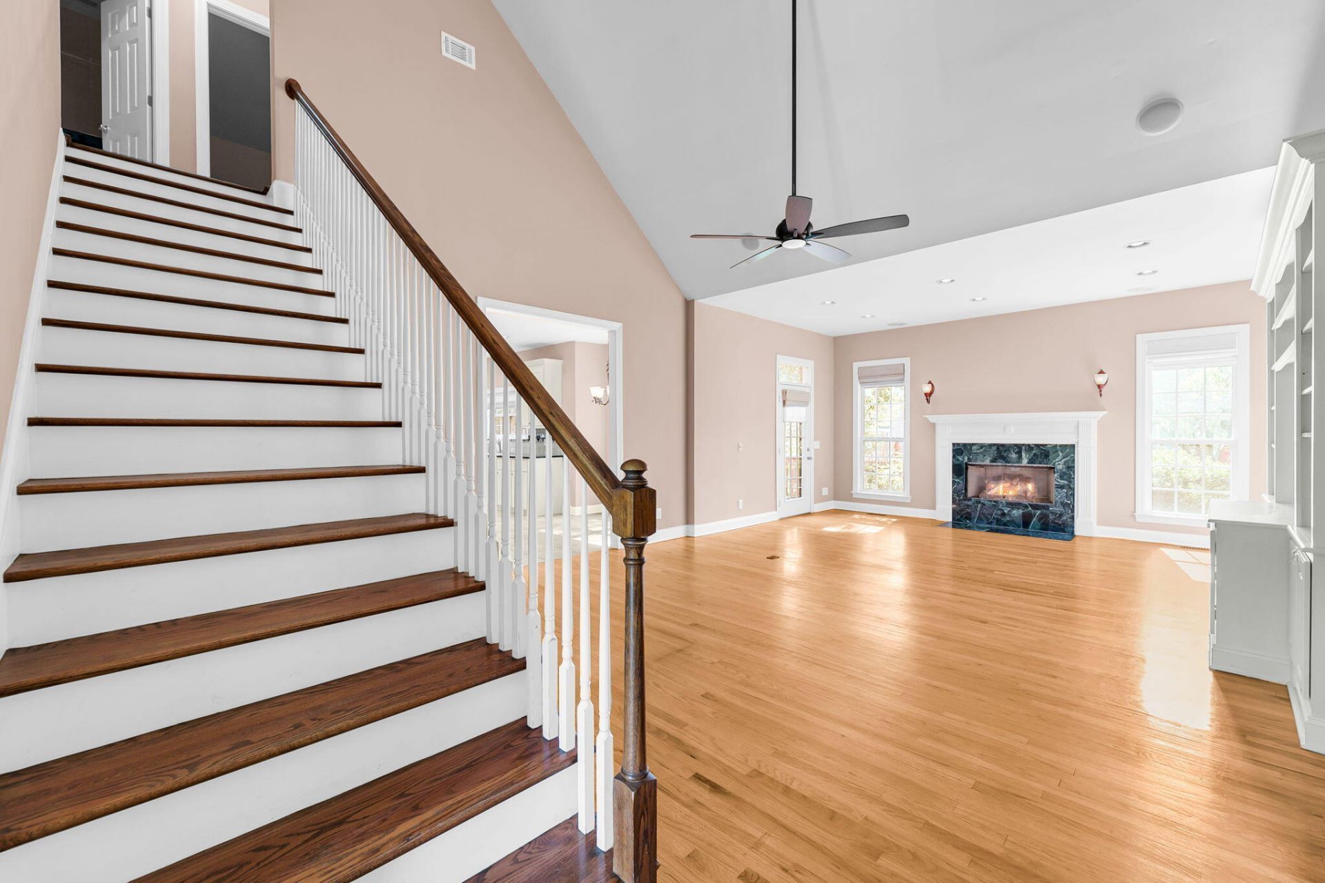 4220 Meadowbrook Court Photo 5