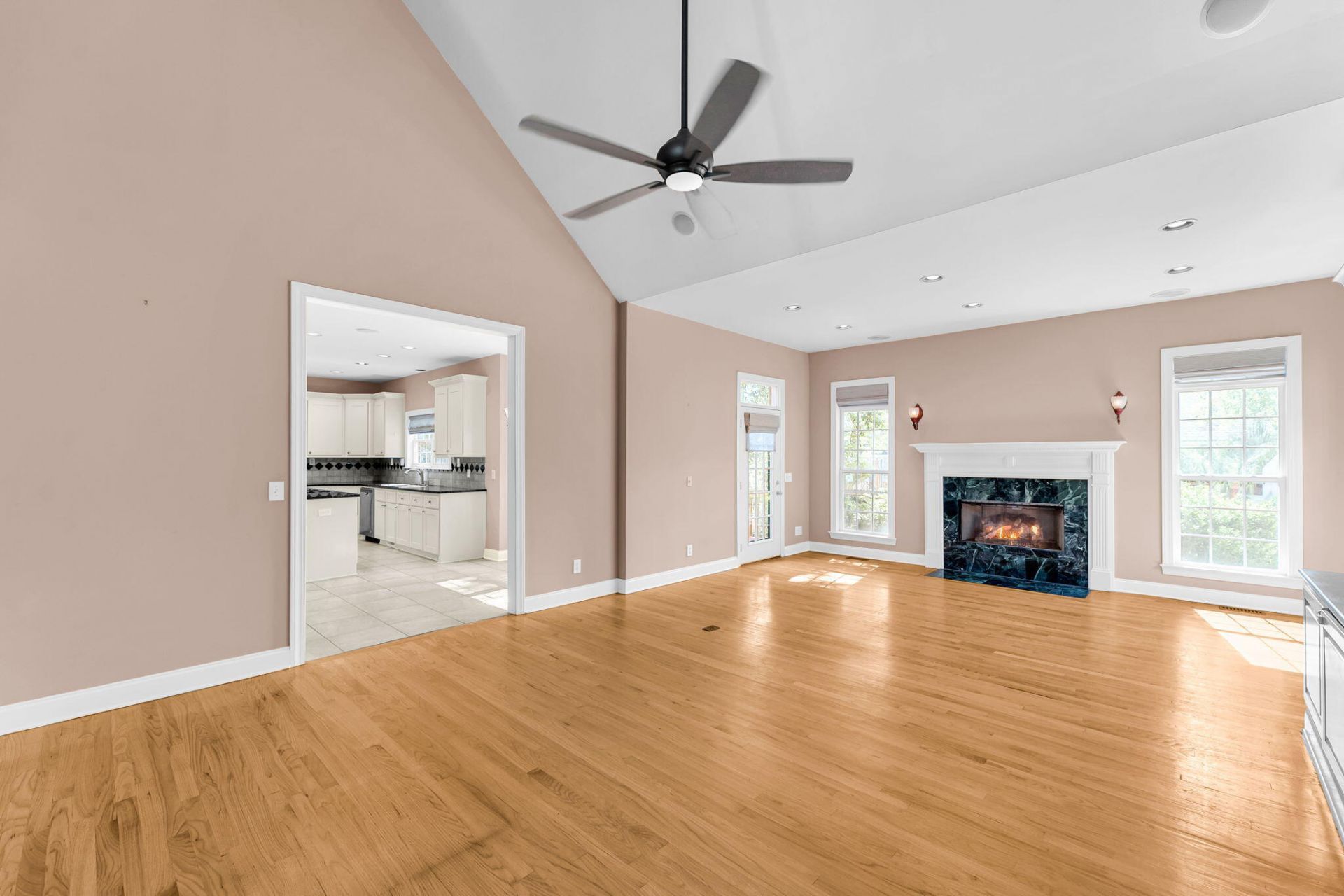 4220 Meadowbrook Court Photo 8