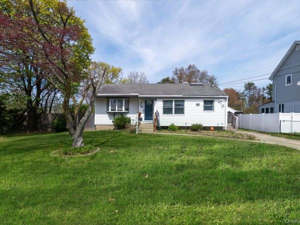 11 Heyward Street , Brentwood, NY 11717