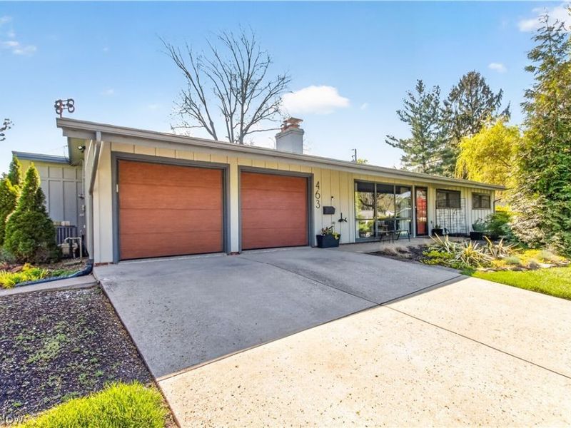 463 Queenswood Drive, Bay Village, OH 44140 Photo 2