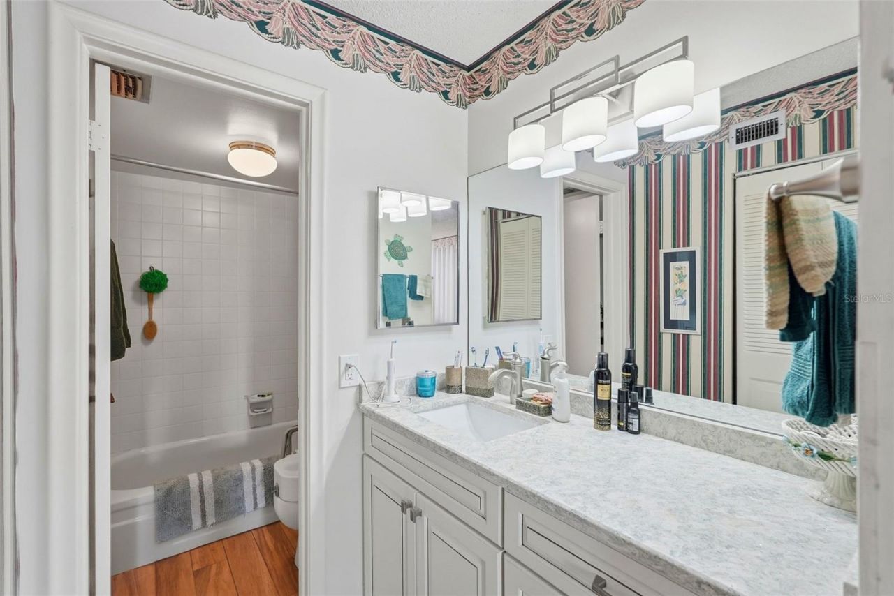 6180 Sun Boulevard, Unit 307, Saint Petersburg, FL 33715 Photo