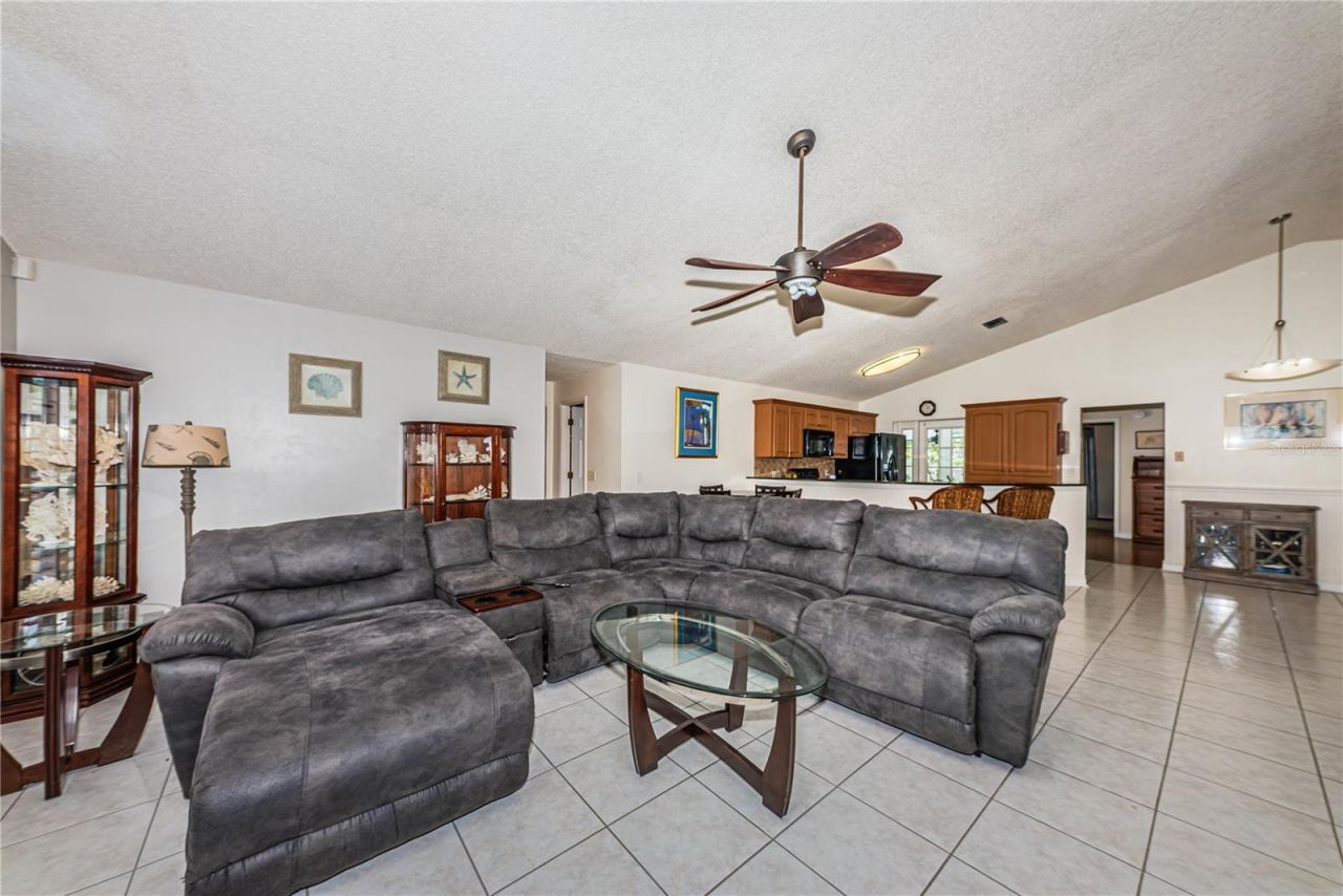 6804 Seafairer Drive, Tampa, FL 33615 Photo