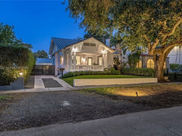 320 NE 88th St , El Portal, FL 33138