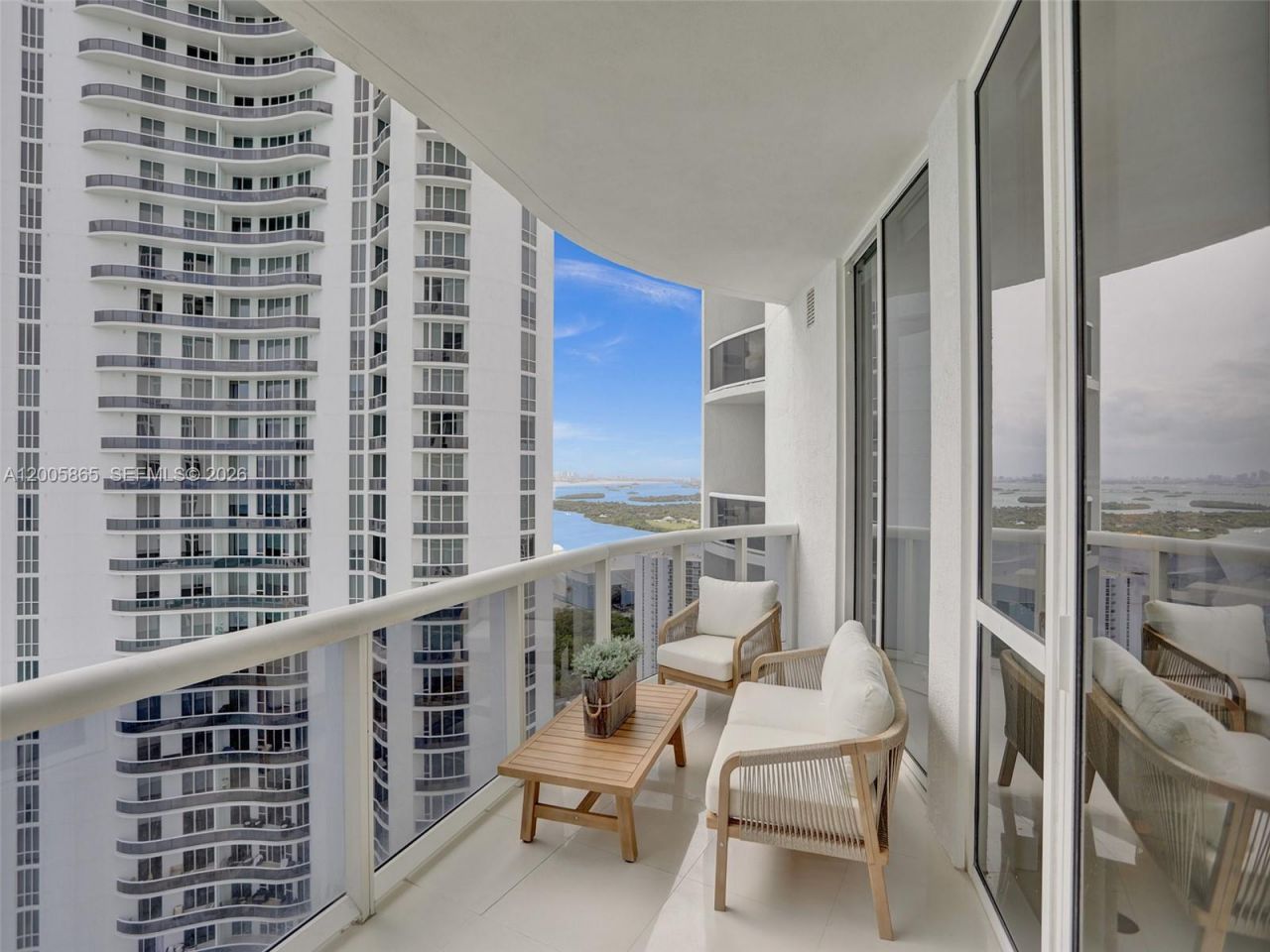 15901 Collins Ave, Unit 2807, Sunny Isles Beach, FL 33160 Photo