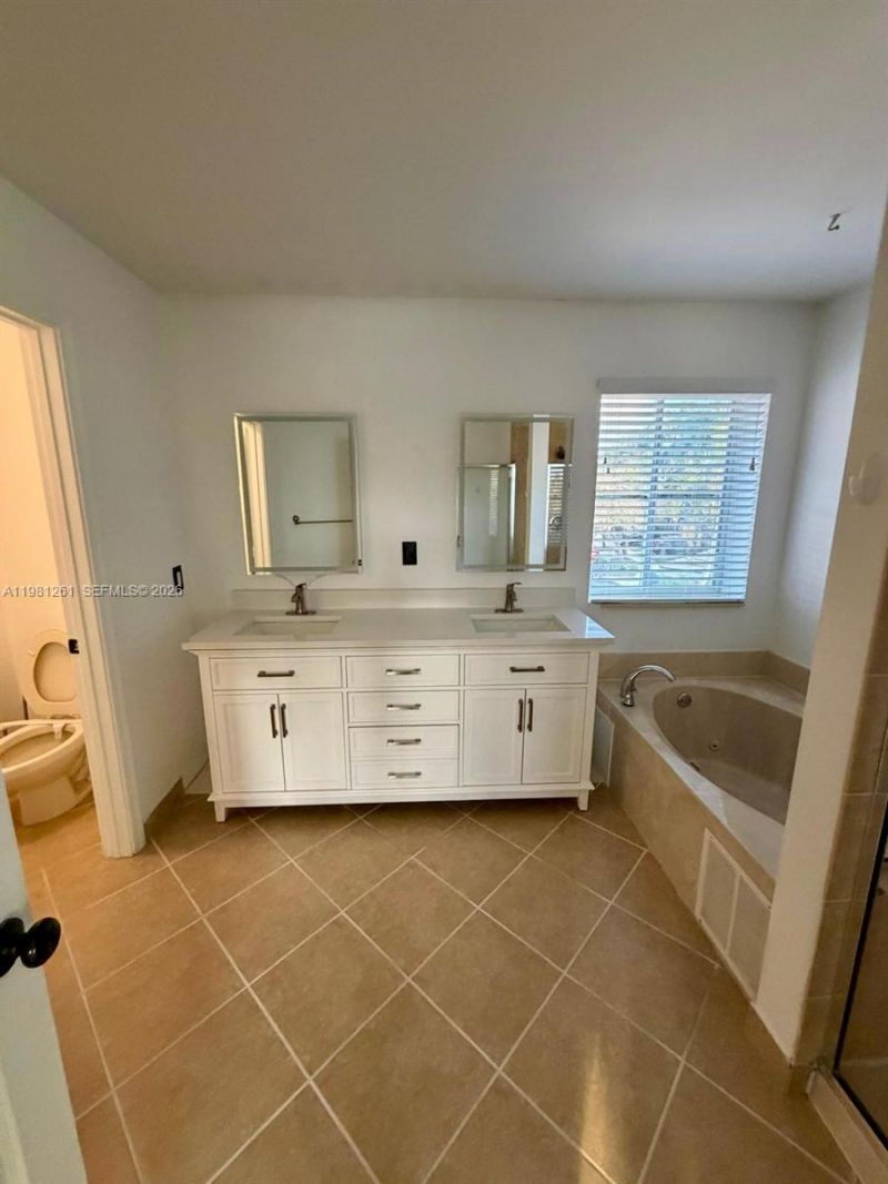 663 Live Oak Ln , Weston, FL 33327 Photo