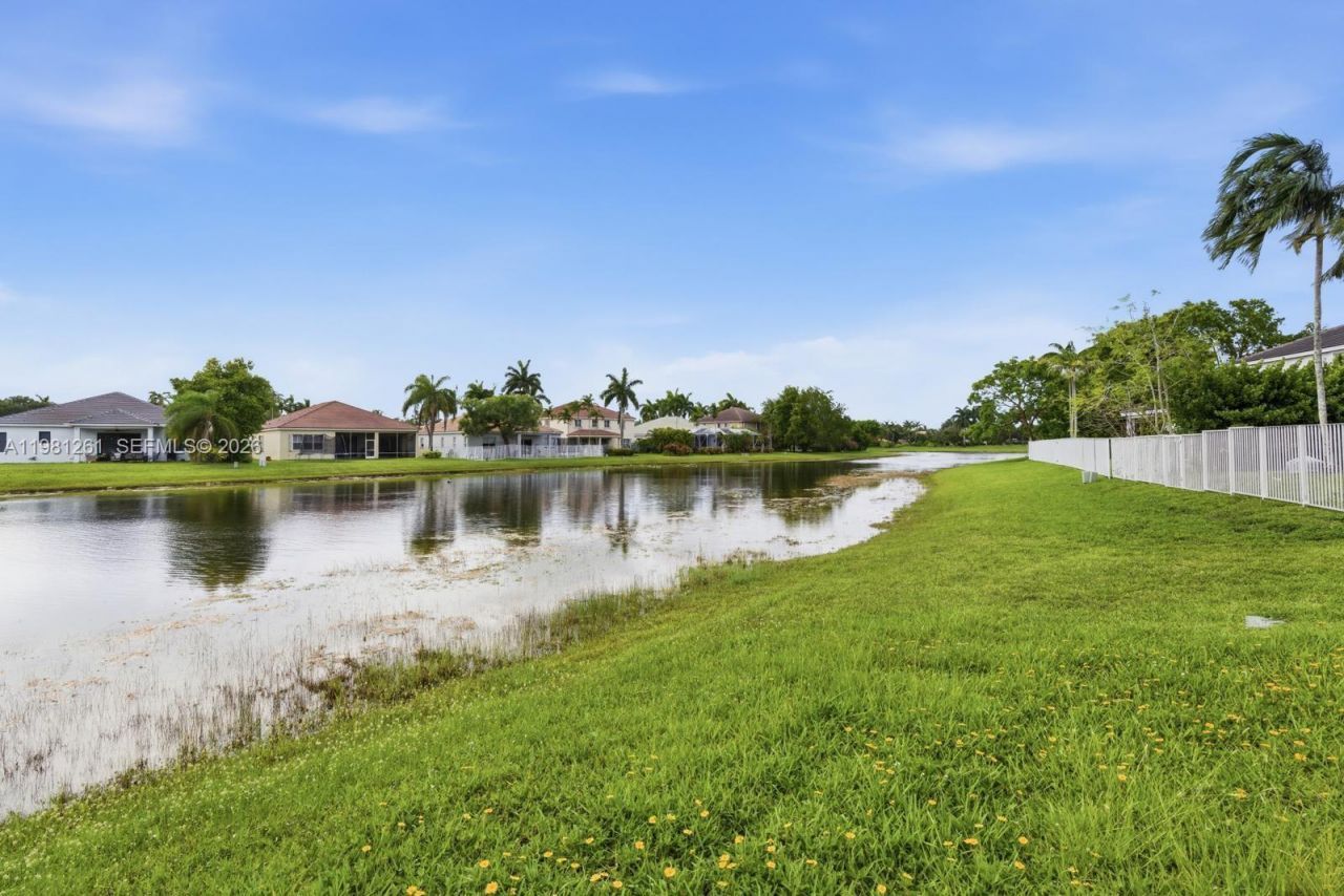 663 Live Oak Ln , Weston, FL 33327 Photo