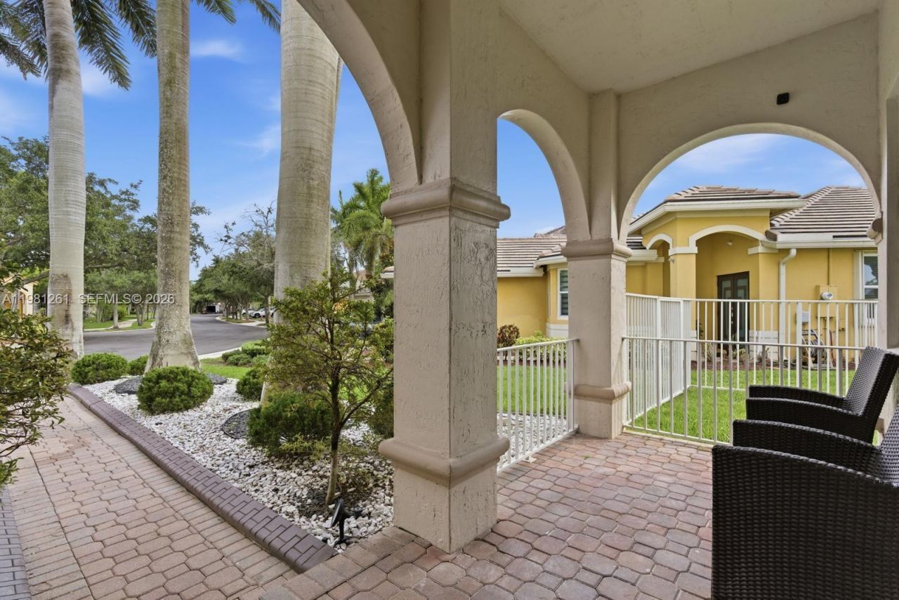 663 Live Oak Ln , Weston, FL 33327 Photo