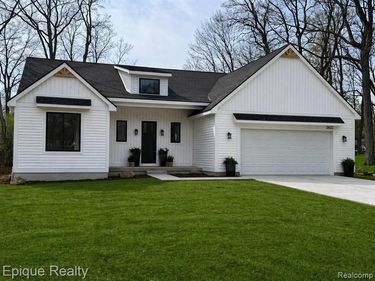 2432 Holland Street, Orion Twp, MI 48360