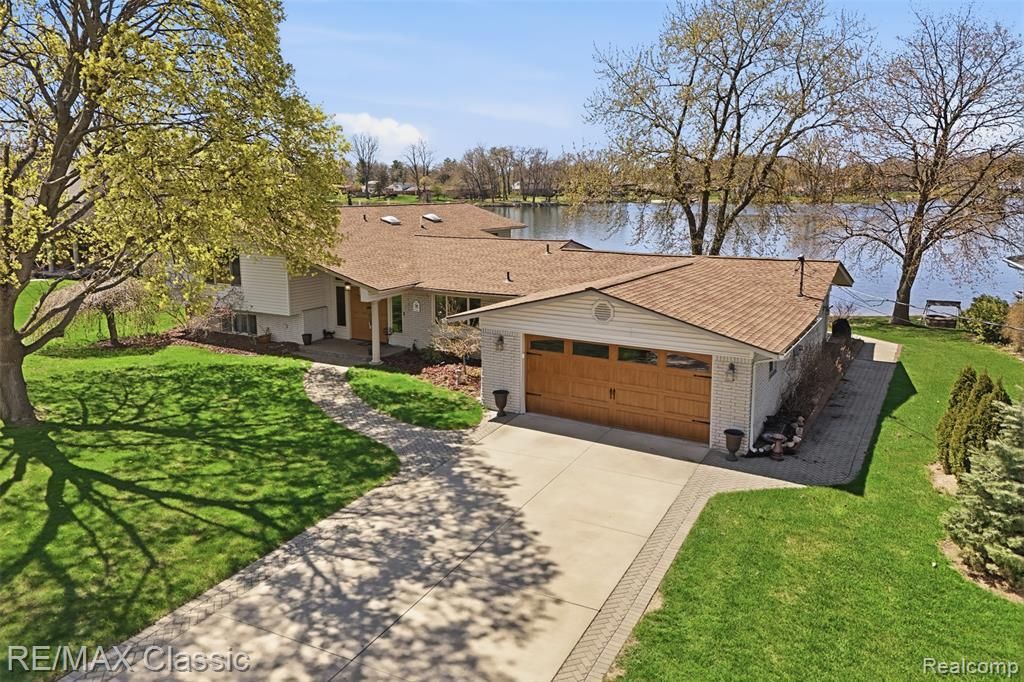 547 Deer Run, White Lake Township, MI 48386 Main Photo