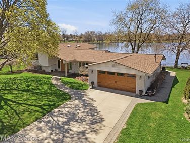 547 Deer Run, White Lake Twp, MI 48386