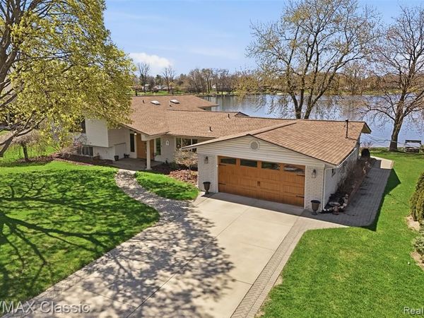 547 Deer Run, White Lake Twp, MI 48386