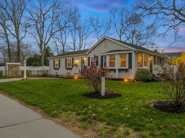 25 Clover Ln, Mashpee, MA 02649