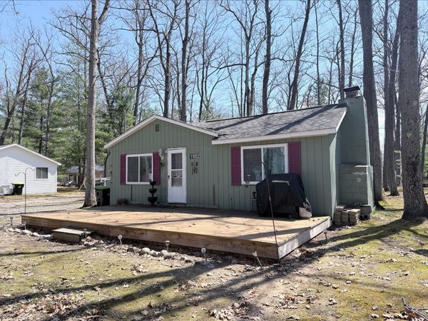 11052 W Higgins Lake Drive, Roscommon, MI 48653