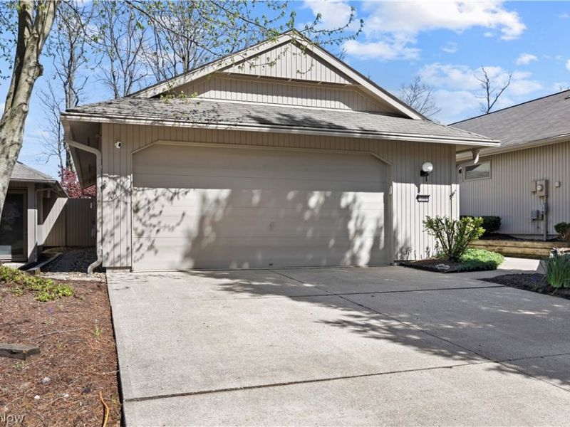 13081 Olympus Way, Strongsville, OH 44149 Photo 2