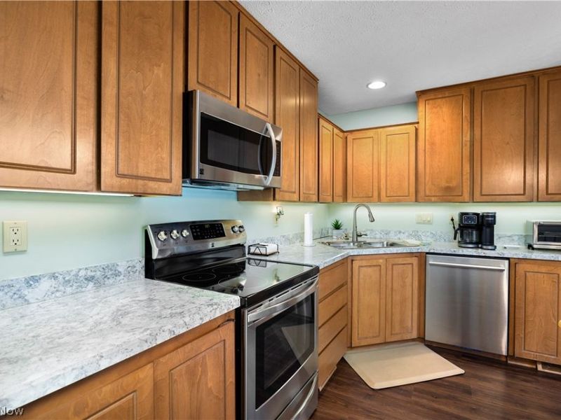 13081 Olympus Way, Strongsville, OH 44149 Photo 9