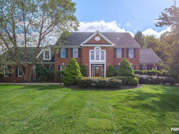 2 Harvest Lane, Washington Township, NJ 07853