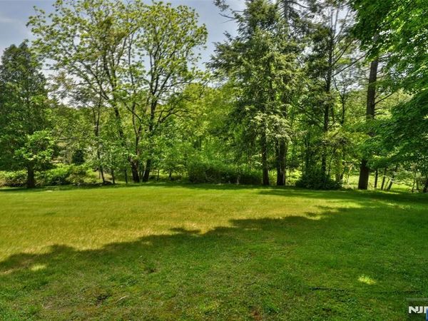 584 W Saddle River Road, Upper Saddle River, NJ 07458