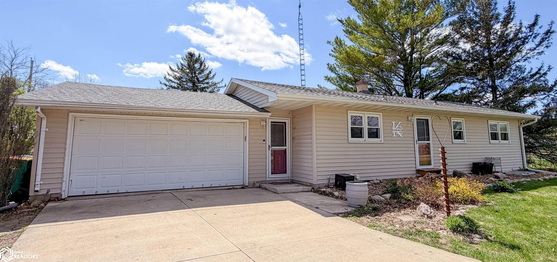 1307 Vale Drive, Hampton, IA 50441 Main Photo