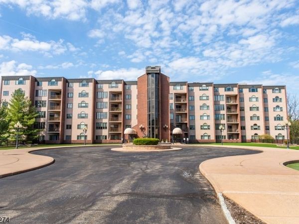 1360 Hamburg Tpke Unit 402, Wayne, NJ 07470